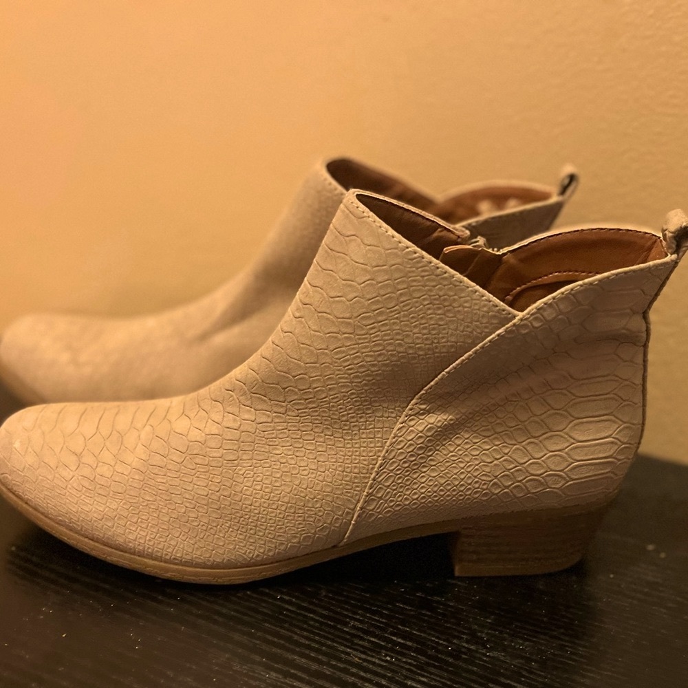 Tan “snakeskin” booties! never worn! Perfect for a night out in the Summer!